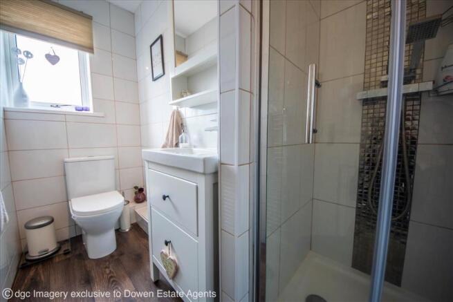 EN SUITE SHOWER ROOM