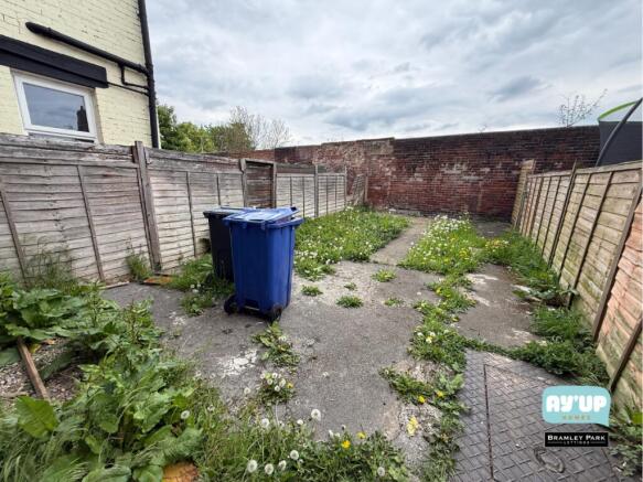 2 bed Terraced to rent Image 8