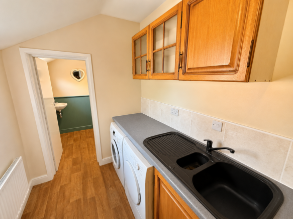 5 bed Semi-Detached for sale Image 6