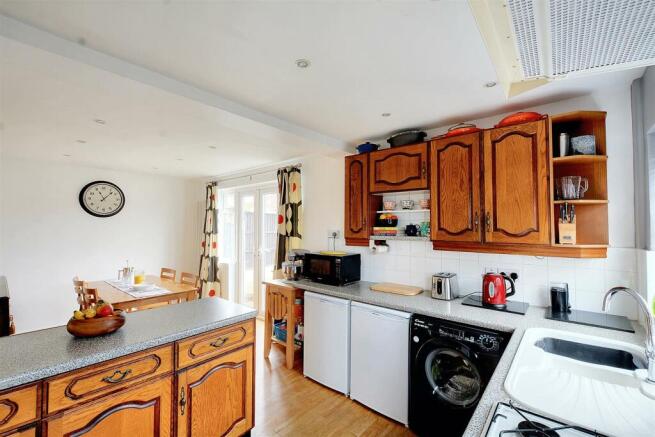 FULL WIDTH DINING KITCHEN