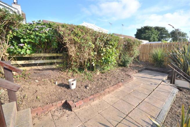Upper rear garden te
