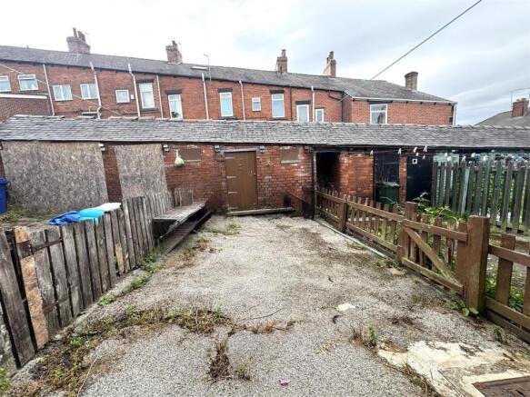3 bed Terraced to rent Image 10