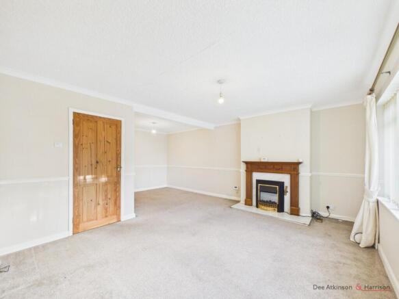 Lounge/Dining Area