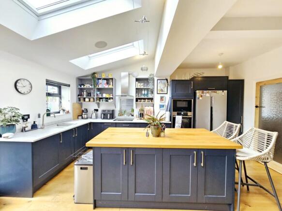 3 bed Semi-Detached for sale Image 7