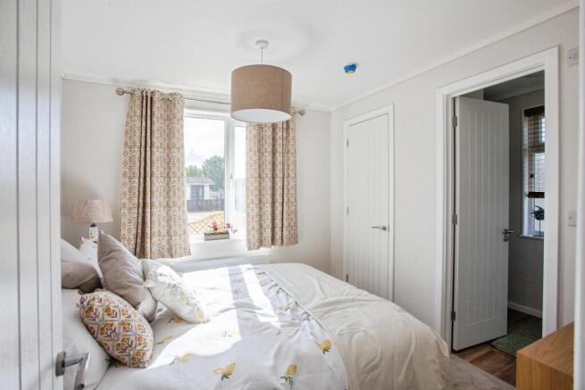 2 bed Park Home for sale Image 10