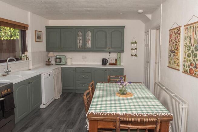 3 bed Semi-Detached for sale Image 6