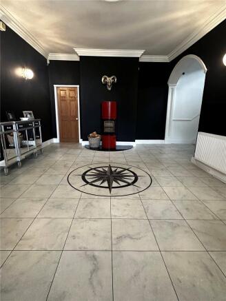 6 bed Detached for sale Image 8