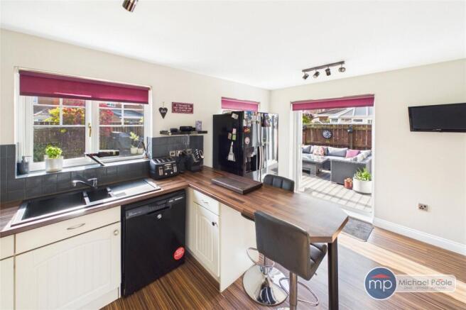 4 bed Detached for sale Image 8
