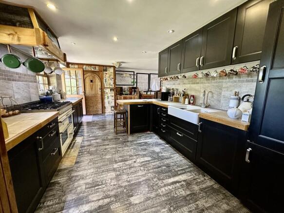 3 bed Detached for sale Image 7