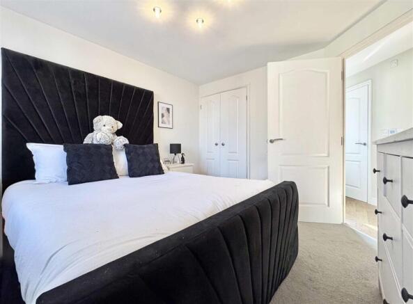 Bedroom b.jpg