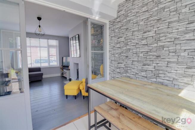 2 bed Terraced to rent Image 5
