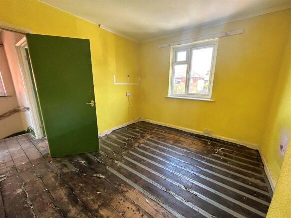 18 Princecroft Road - Bedroom 2.jpg