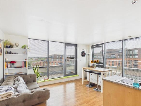 Open Plan Living Room/Kitchen