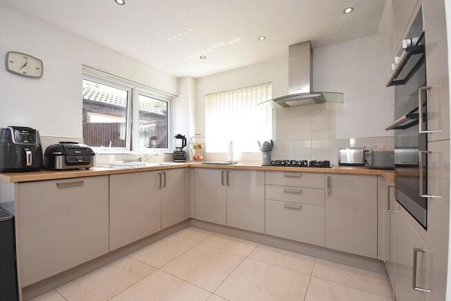 70 Conybeare Road, Sully, CF64 5US photo 4