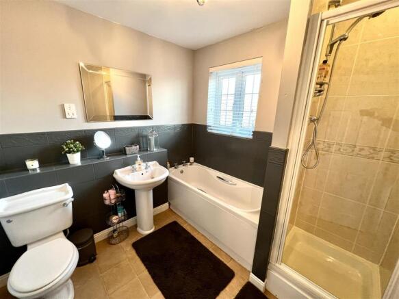 FAMILY BATHROOM