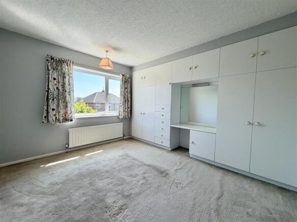 4 bed Semi-Detached for sale Image 12