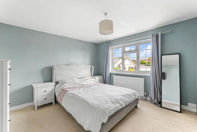 5 bed Semi-Detached for sale Image 9