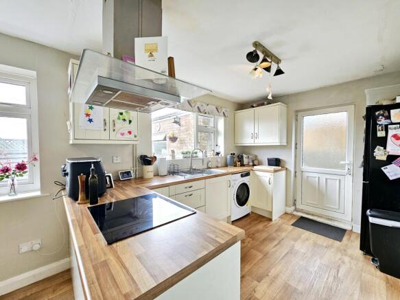 3 bed Semi-Detached for sale Image 4