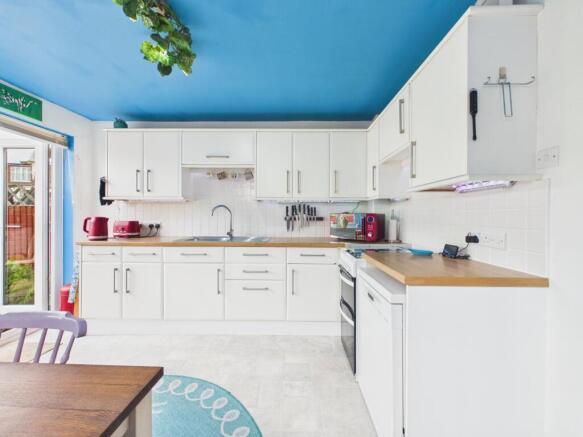 Kitchen 1.jpg