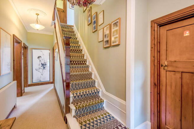 5 bed Detached for sale Image 8