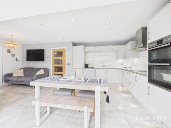 4 bed Detached for sale Image 4