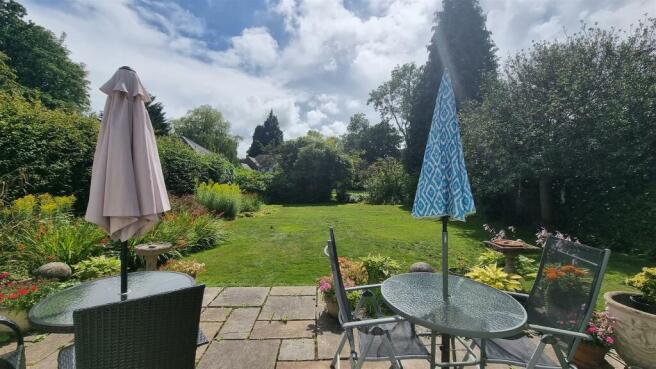 ESTABLISHED REAR GARDEN