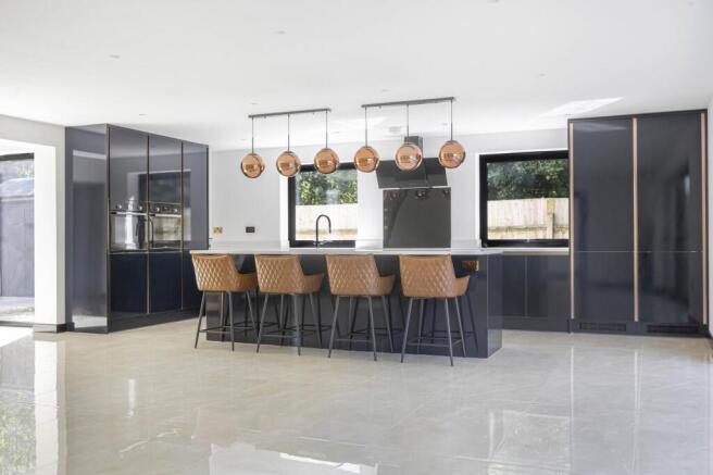Open-plan kitchen / dining