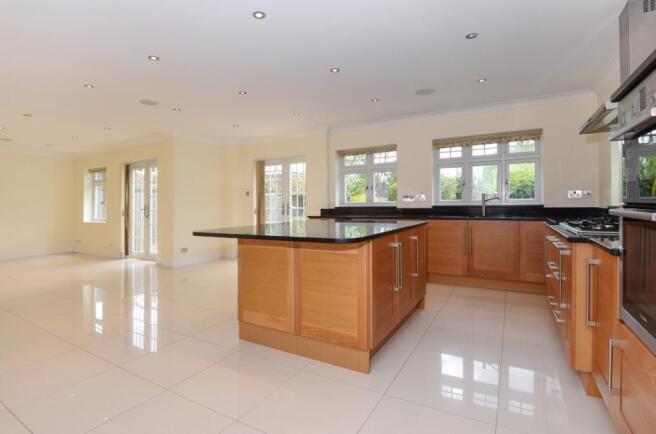 6 bedroom property t