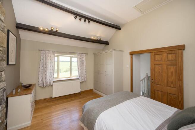 6 bed Detached for sale Image 11