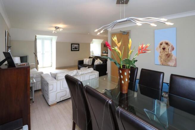 Lounge/Dining Room
