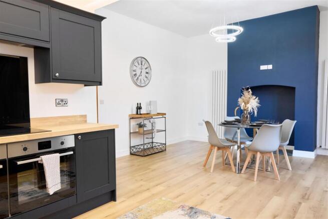4 bed Semi-Detached for sale Image 11