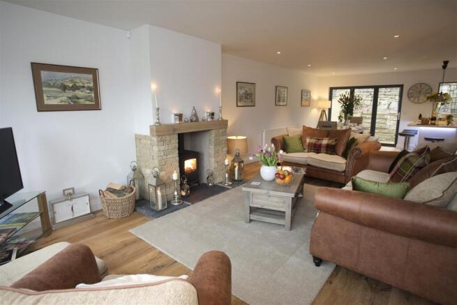 4 bed Town House to rent Image 6
