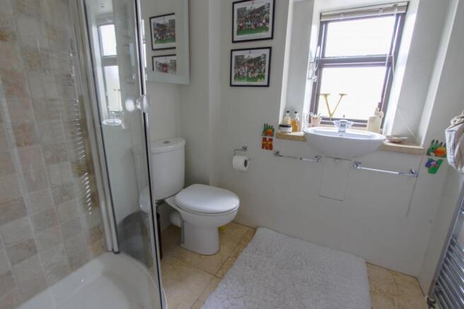 Ensuite to Bed 1