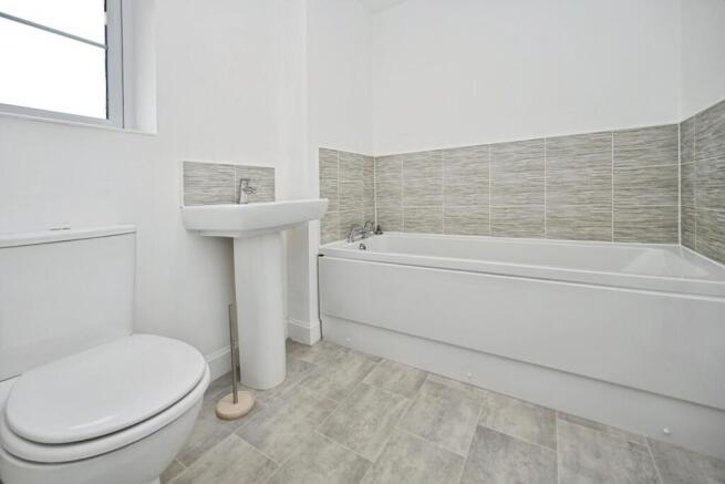 4 bed Detached to rent Image 11