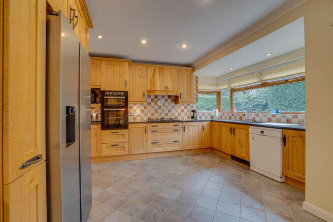 Kitchen/Breakfast pic 2