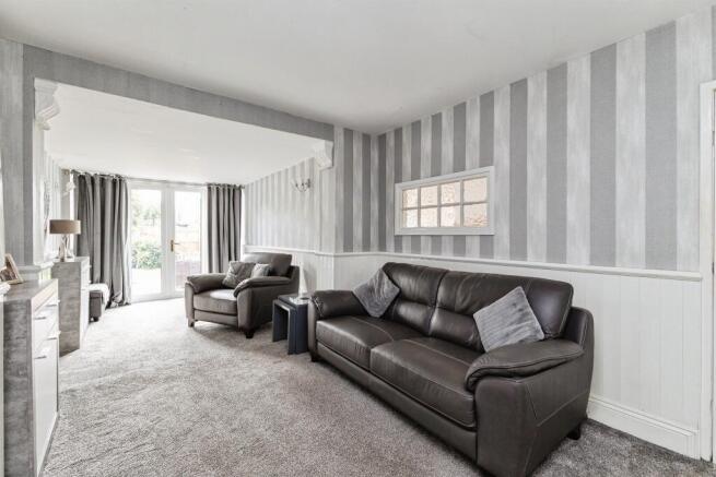 4 bed Semi-Detached for sale Image 4