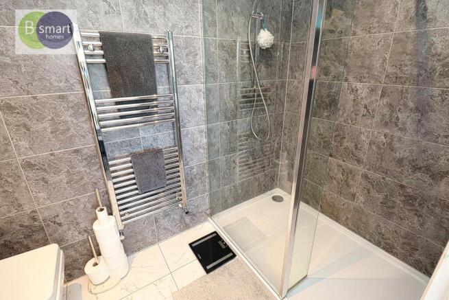 5 bed Town House for sale Image 11