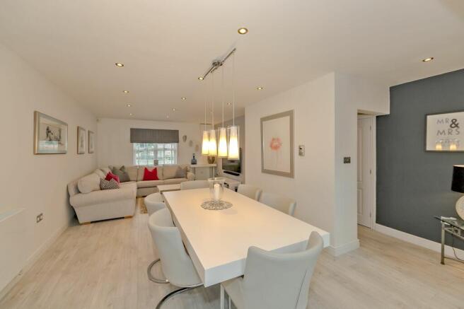 Lounge/Dining Room
