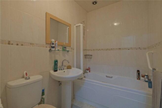 2 bed Terraced to rent Image 6
