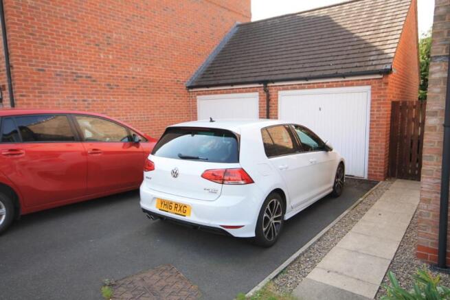 GARAGE & DRIVEWAY