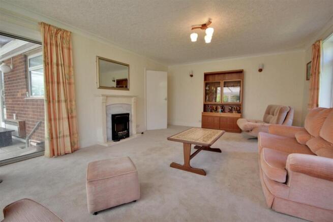 4 bed Detached Bungalow for sale Image 5