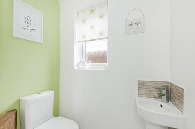 4 bed Detached for sale Image 9