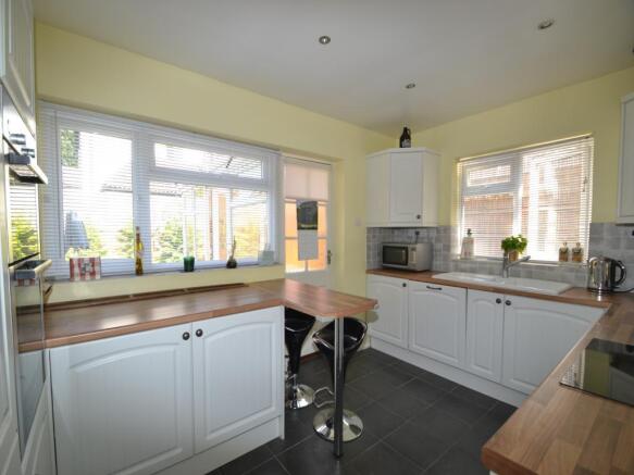 KITCHEN/BREAKFAST ROOM