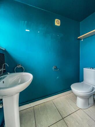 Cloakroom/wc