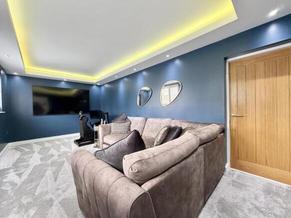 Lounge/Cinema Room