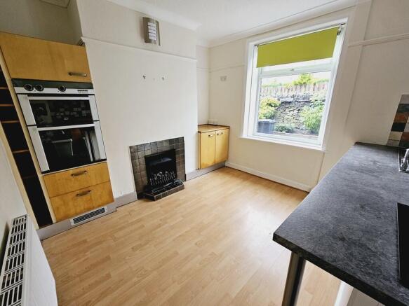 2 bed Terraced to rent Image 10