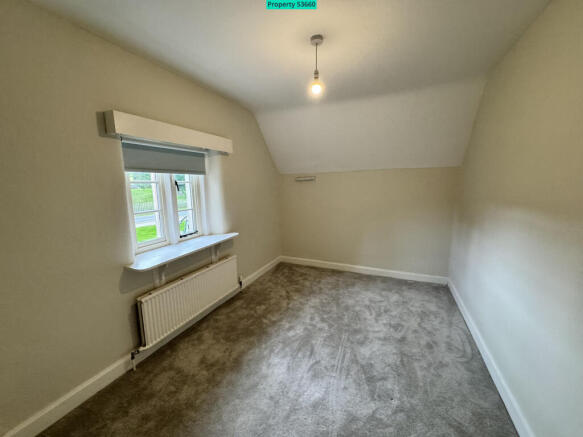 4 bed Semi-Detached to rent Image 8