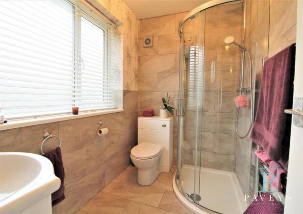 EN-SUITE TO MASTER BEDROOM