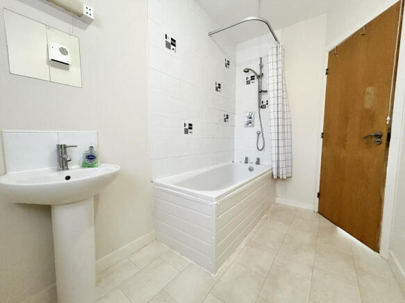 2 bed End of Terrace to rent Image 9