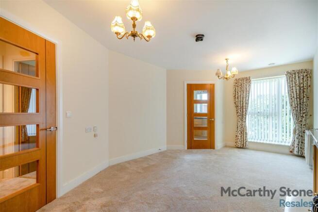 8698643-interior03.jpg